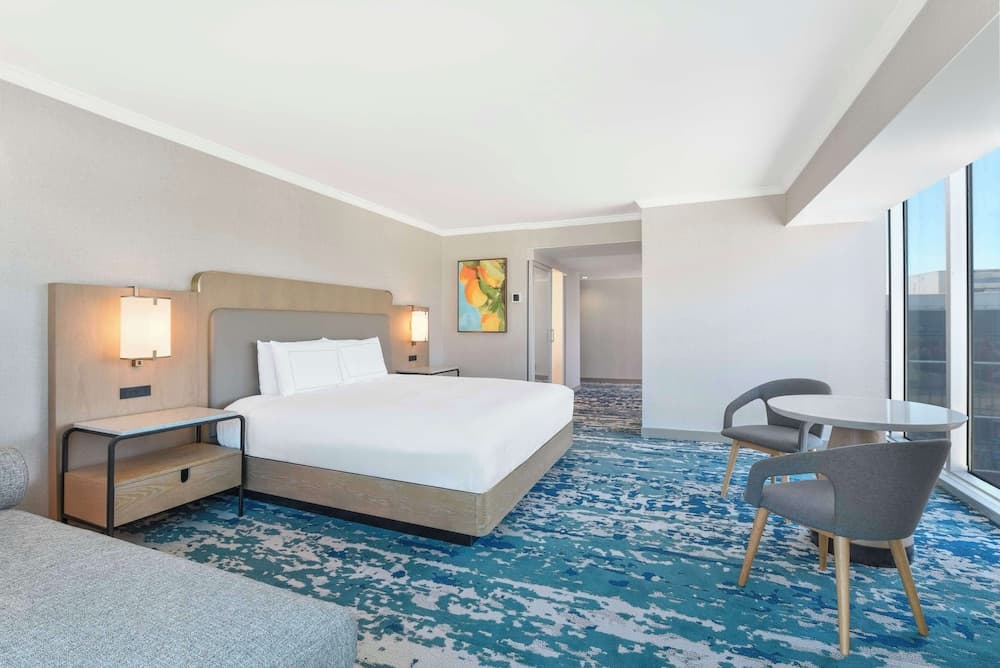 Premier Suite, 1 King Bed, Accessible (Hearing)