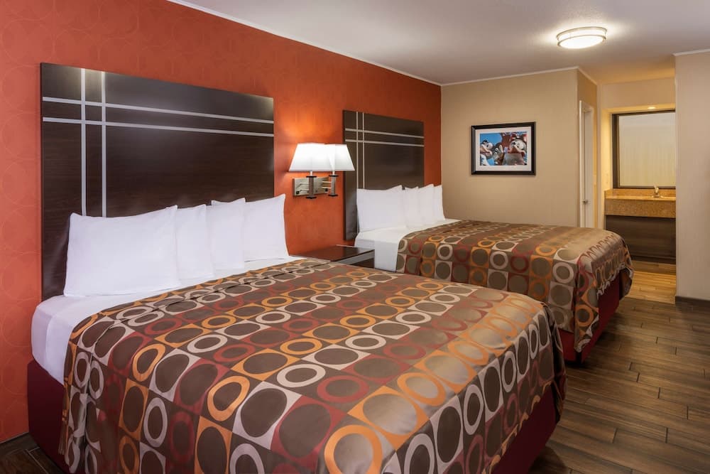 Standard Room, Non Smoking, Refrigerator & Microwave, 2 Queen Beds