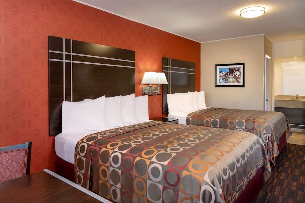 Family Suite, Two Bedrooms, Non Smoking, Refrigerator & Microwave, 2 Queens, 1 Sofa Bed, 1 Bunk Bed