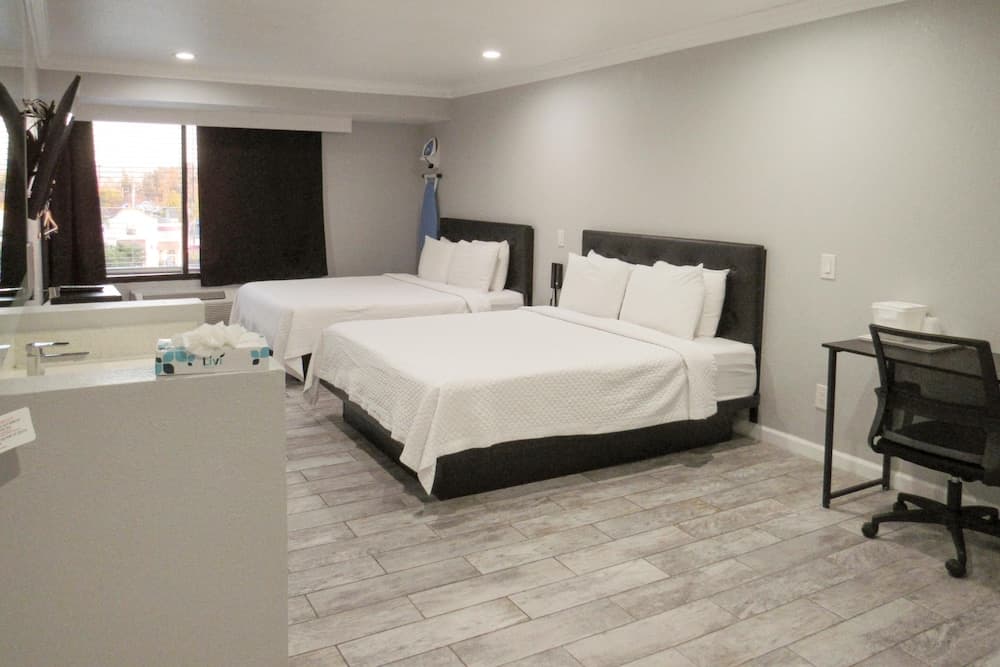 Room, 2 Queen Beds, Accessible, Non Smoking