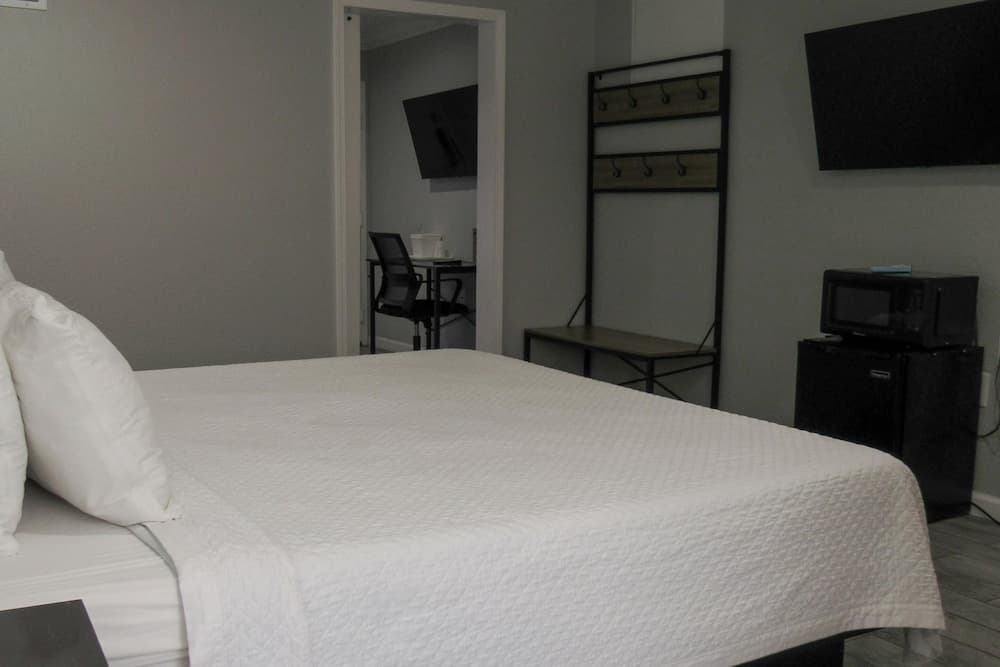 Suite, 1 King Bed with Sofa bed, Non Smoking