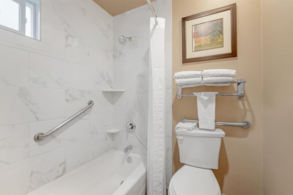 Standard Room, 2 Double Beds, Accessible, Bathtub