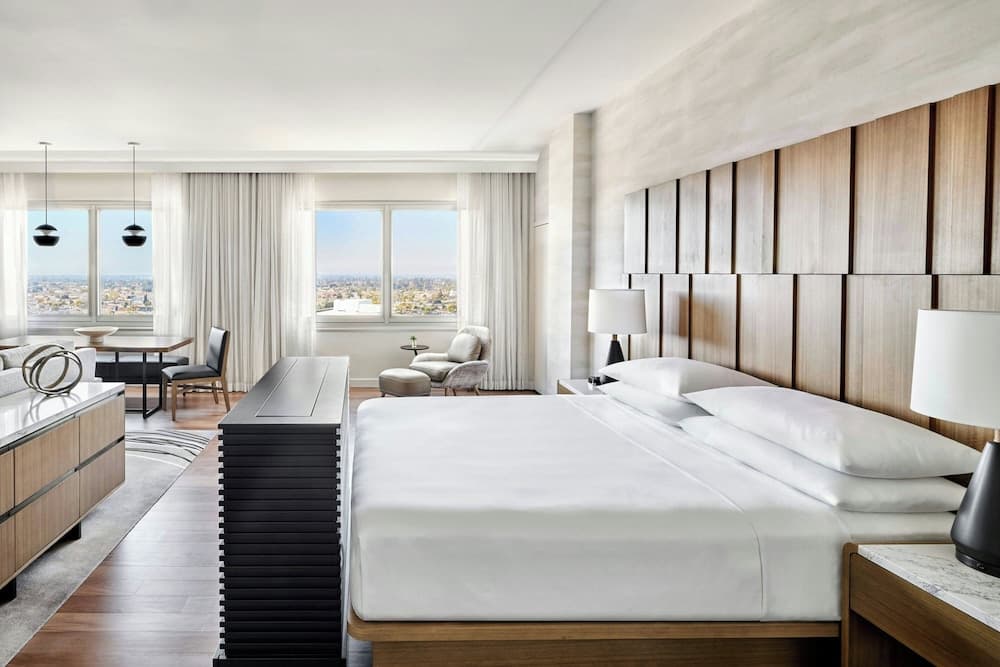Luxury Suite, 1 King Bed with Sofa bed
