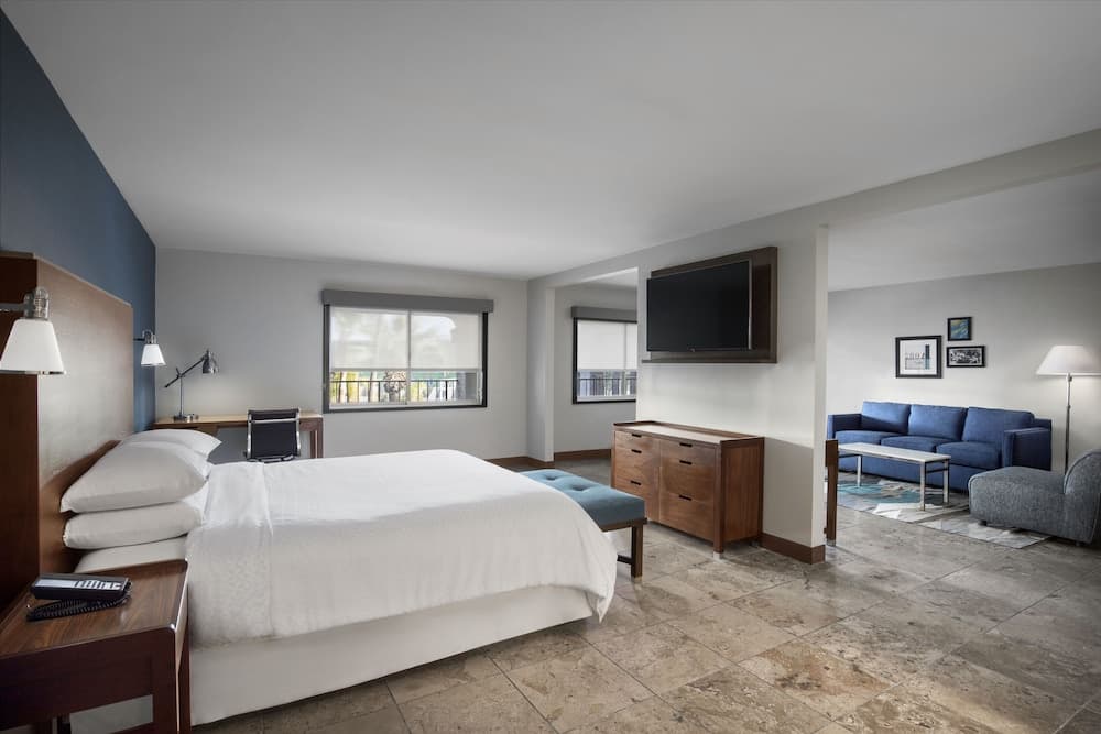 Suite, 1 King Bed, Pool View (Mobility Accessible, Roll-In Shower)