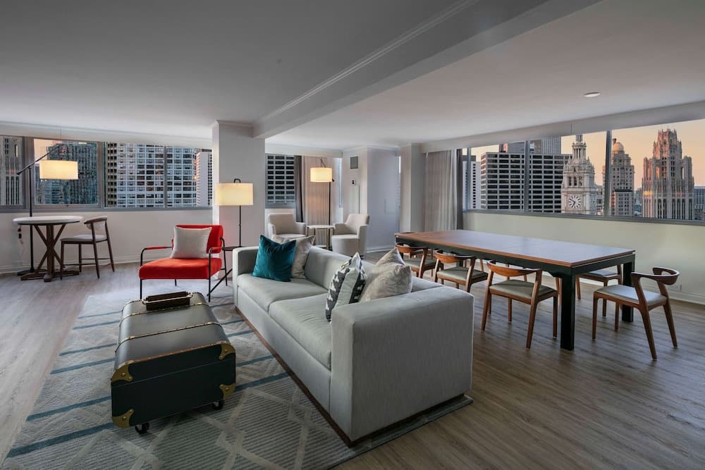 Suite, 1 King Bed (Skyline)