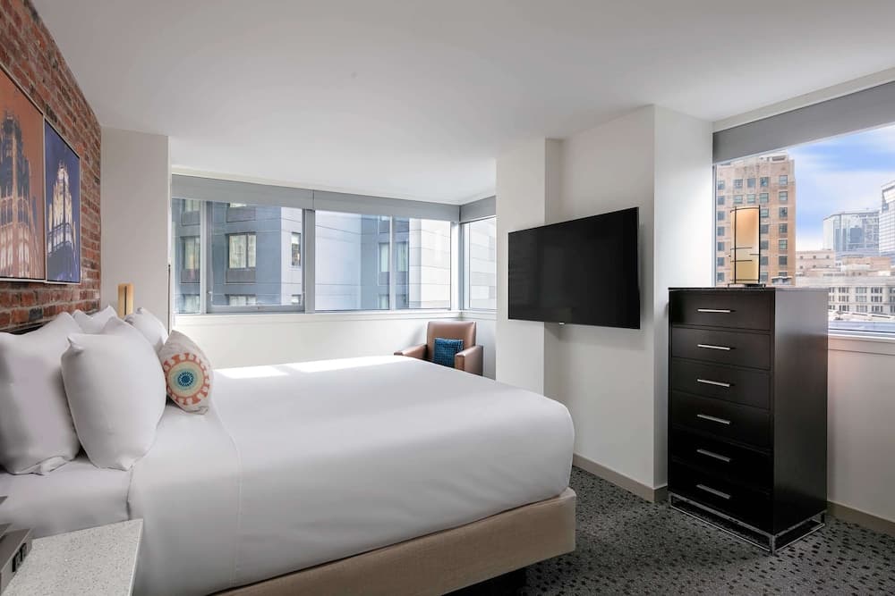 Suite, 2 Bedrooms (Michigan, King, Hearing Accesible)