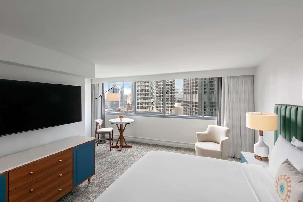 Premier Room, 1 King Bed, Accessible