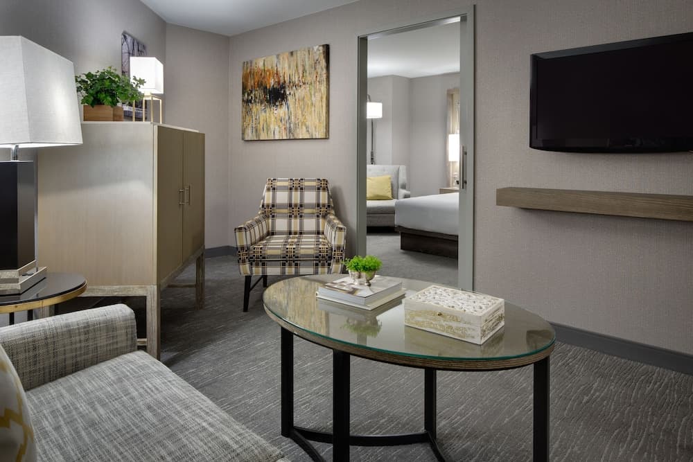 Junior Suite, Roll-in Shower