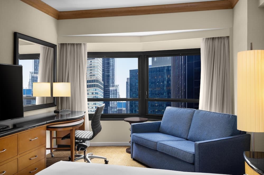 Urban Room, 1 King Bed, Accessible (Roll in Shower)