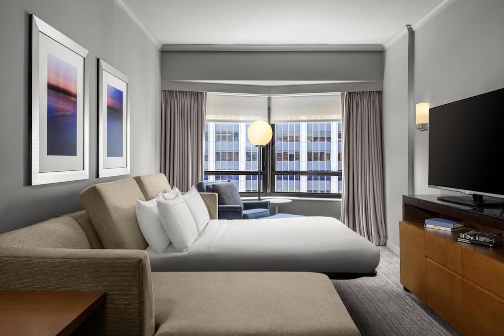 Executive Suite, 1 King Bed, Accessible (Hearing)