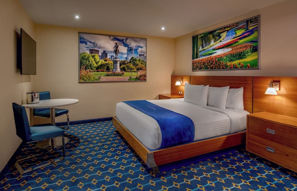 Cabin, 1 King Bed, No Windows