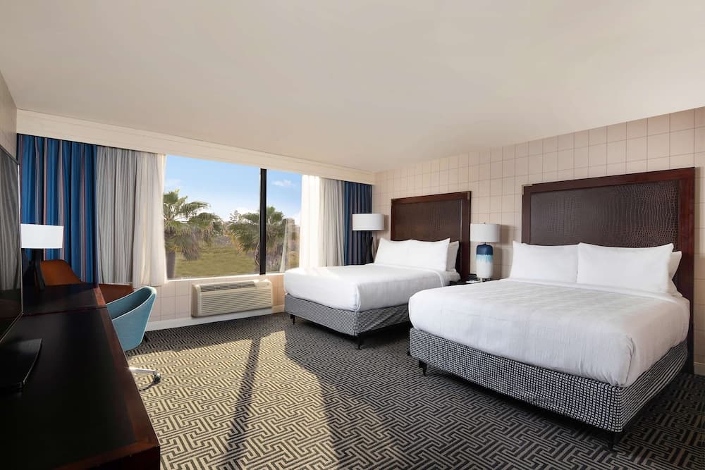 Deluxe Room, 2 Queen Beds, Refrigerator & Microwave, Park View