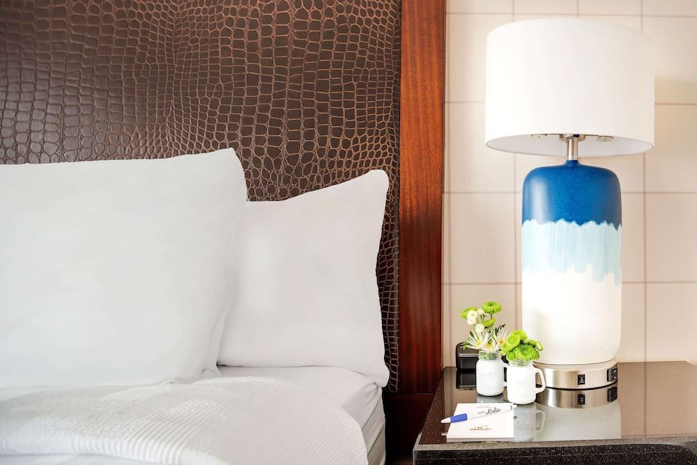 Standard Room, 1 King Bed, Accessible, Refrigerator & Microwave