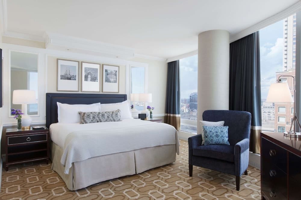 Suite, 1 King Bed, City View