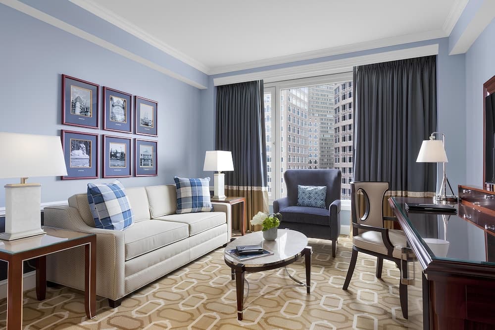 Deluxe Room, 1 King Bed, City View, Tower