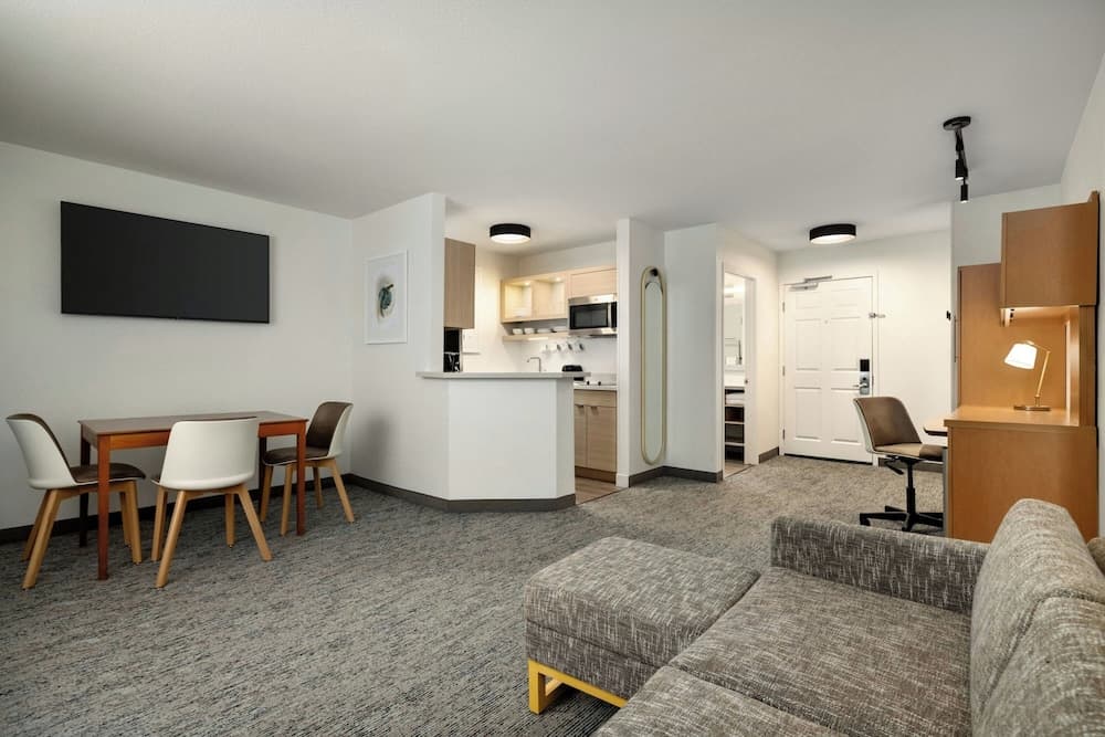 Suite, 1 Bedroom (Hearing Accessible)