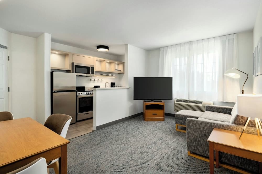 Suite, 2 Bedrooms (Mobility/Hearing Access, Transf Shwr)