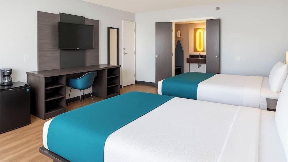 Deluxe Room, 2 Queen Beds, Accessible, Non Smoking