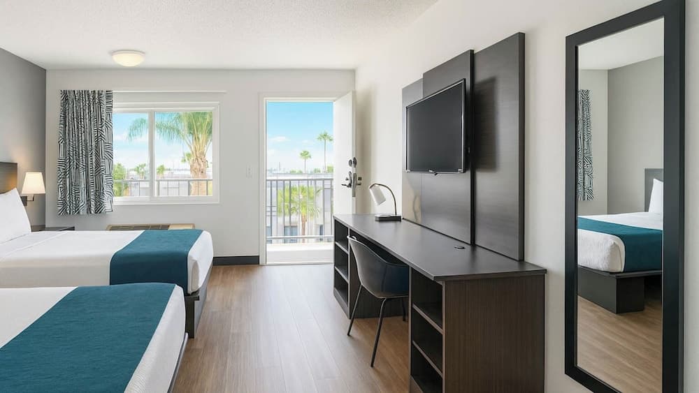 Standard Quadruple Room, 2 Queen Beds, Non Smoking, Refrigerator