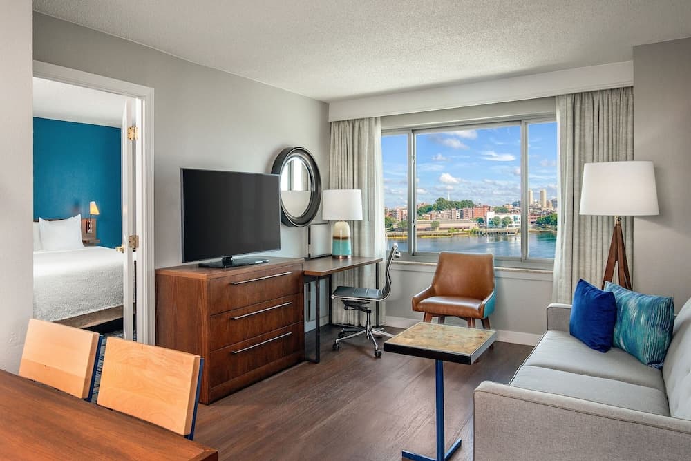 Suite, 2 Bedrooms (Mobility Accessible, Tub)