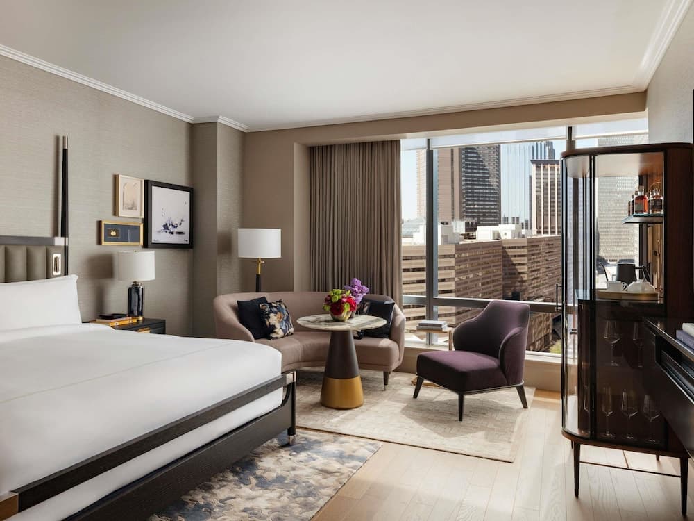 Grand Room, 1 King Bed (Mobility Access)