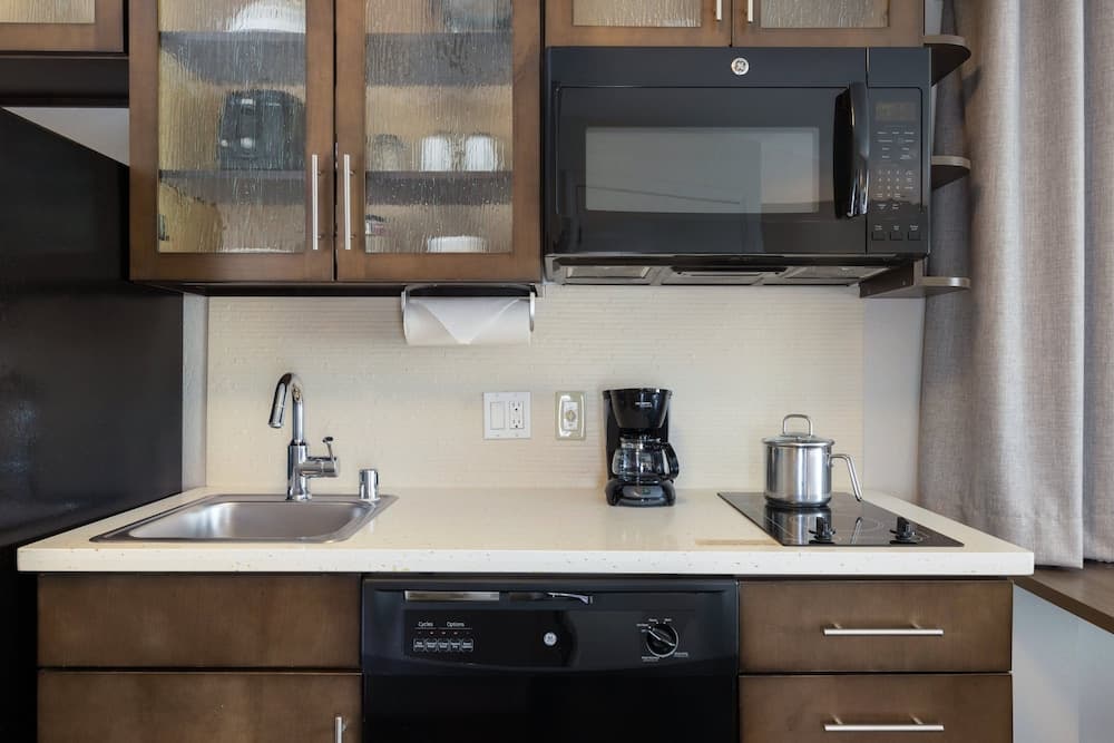Studio Suite, 1 Queen Bed, Accessible (Hearing)