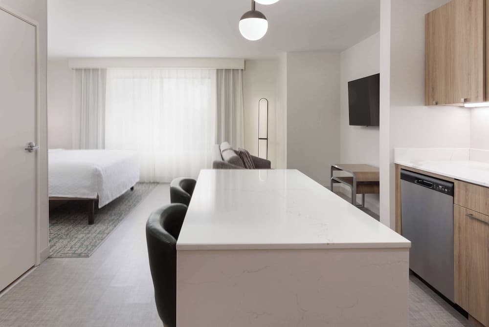 Studio, 1 King Bed, Accessible, Bathtub (Mobility)