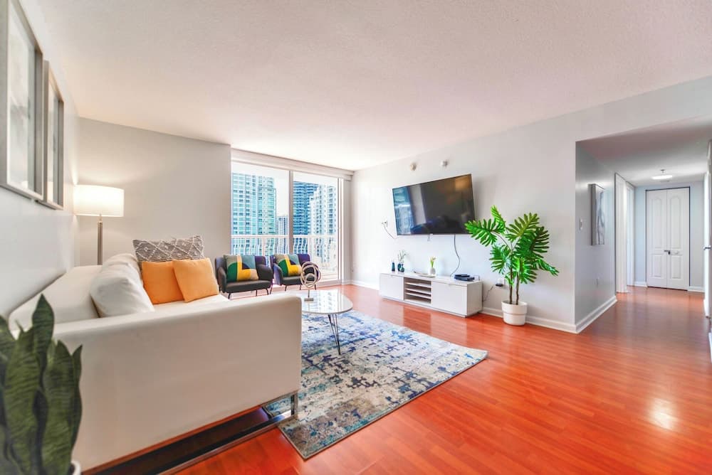 Condo, 3 Bedrooms, Balcony, City View