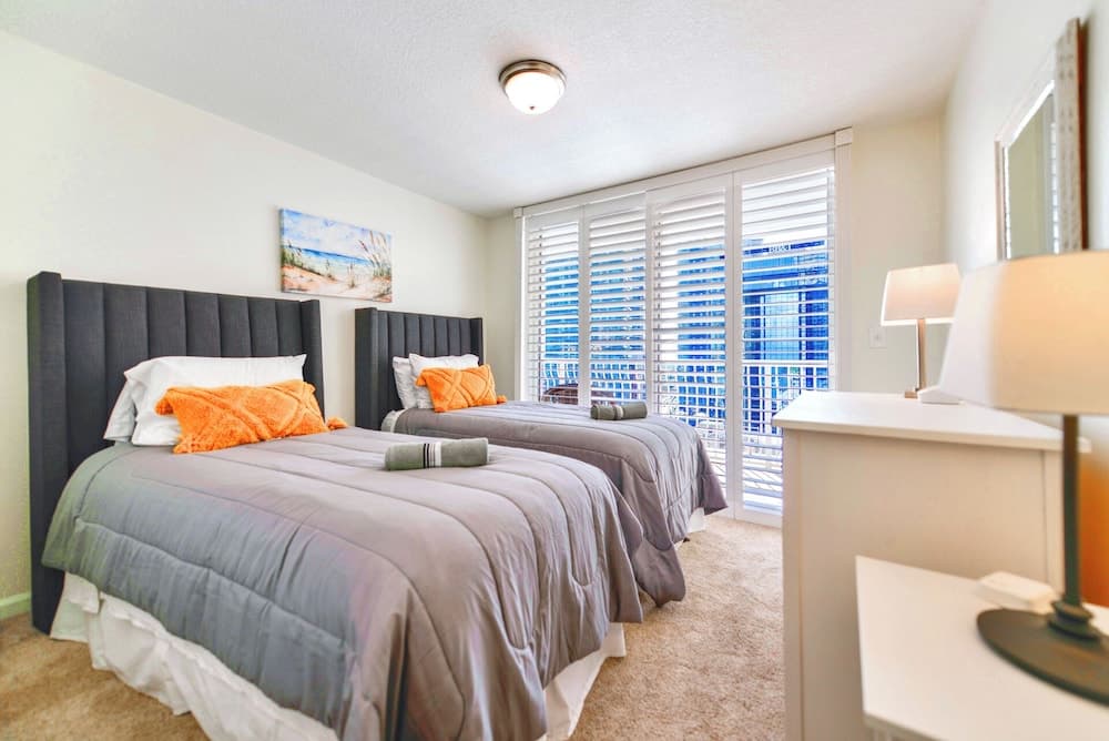 Luxury Condo, 3 Bedrooms, City View