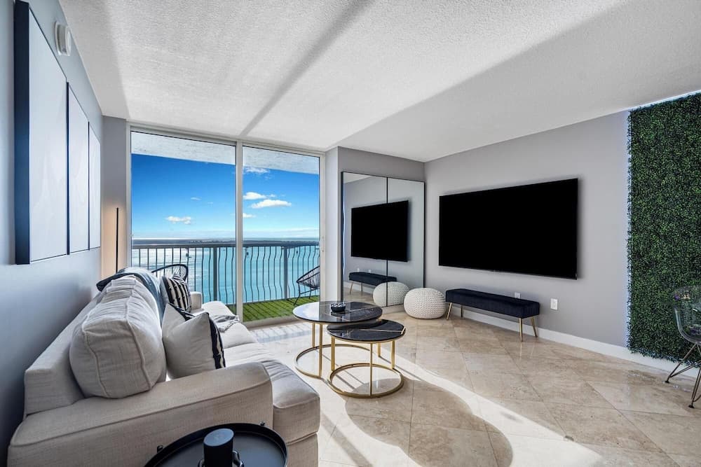 Design Condo, 3 Bedrooms, Balcony, Sea View
