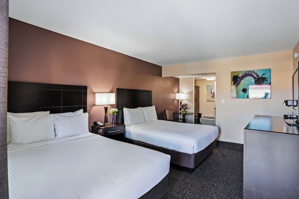 Classic Room - 2 Double Beds - Accessible