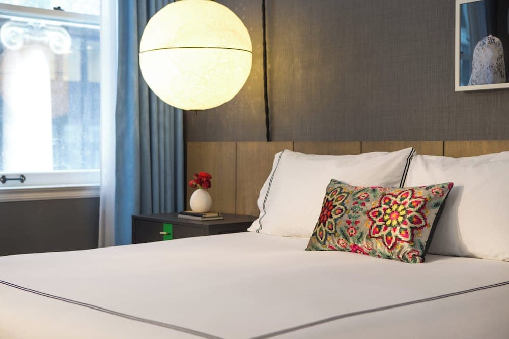 Room, 1 King Bed, Accessible (Accessible Tub)