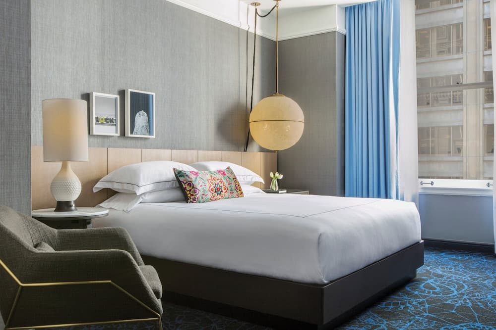 Premium Room, 1 King Bed (Walk-In Shower)