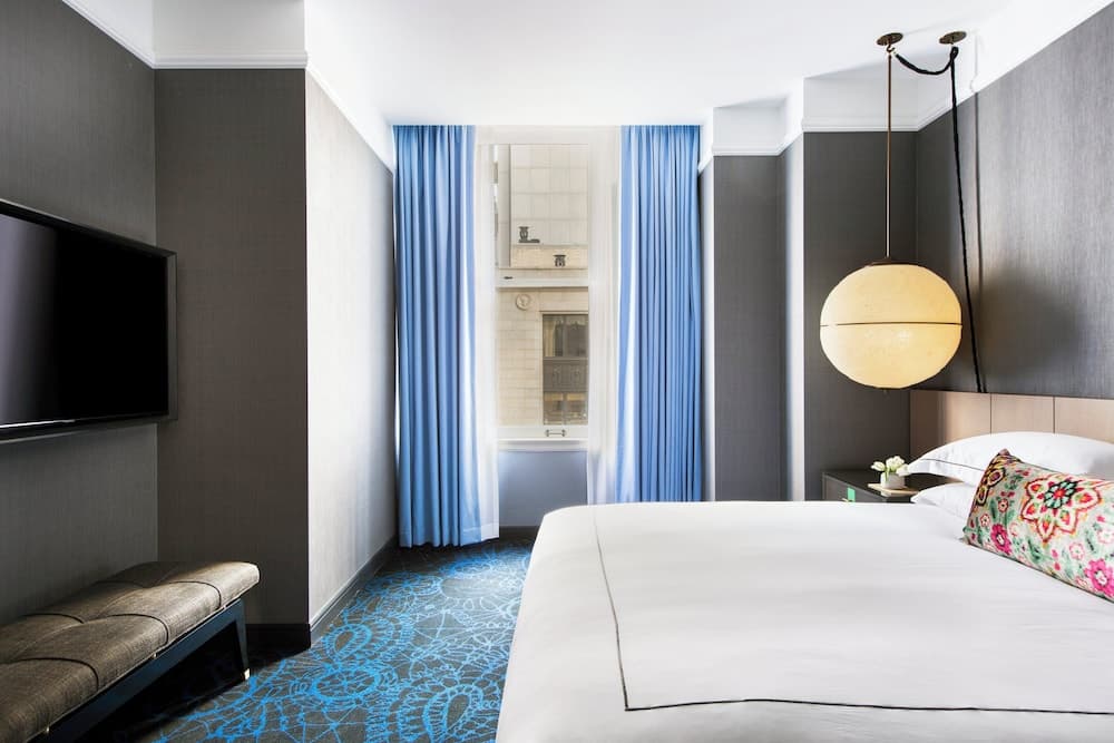 Room, 1 King Bed, Accessible (Roll-In Shower)