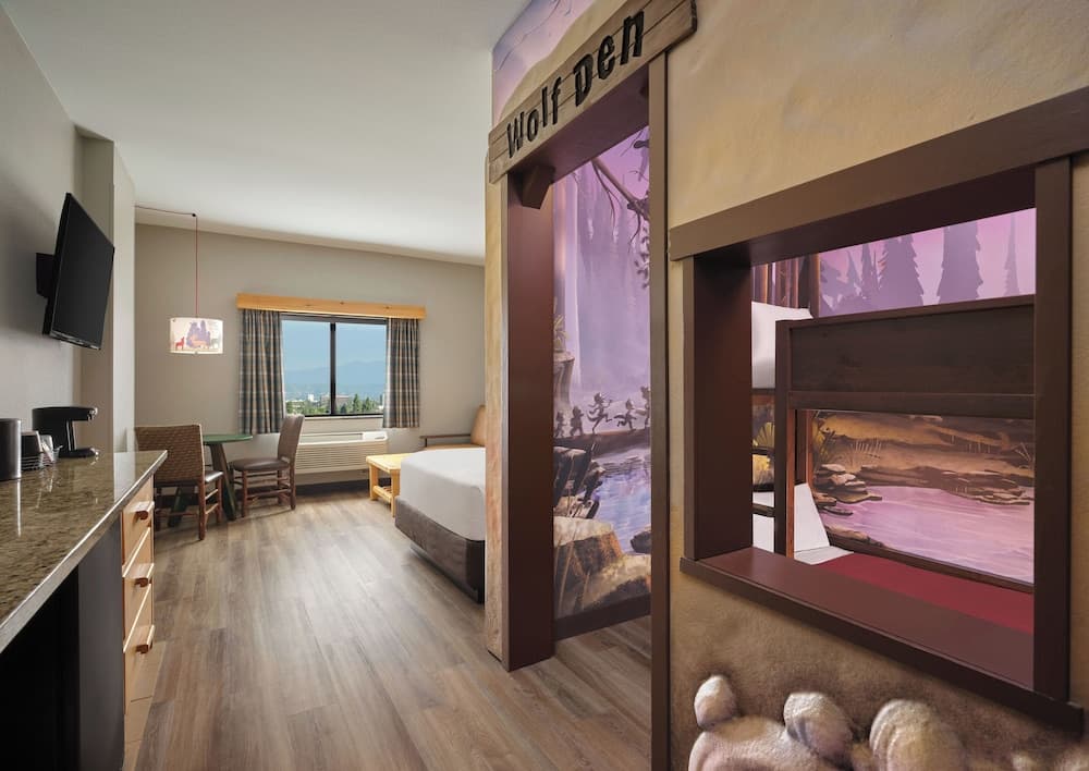 Wolf Den Suite