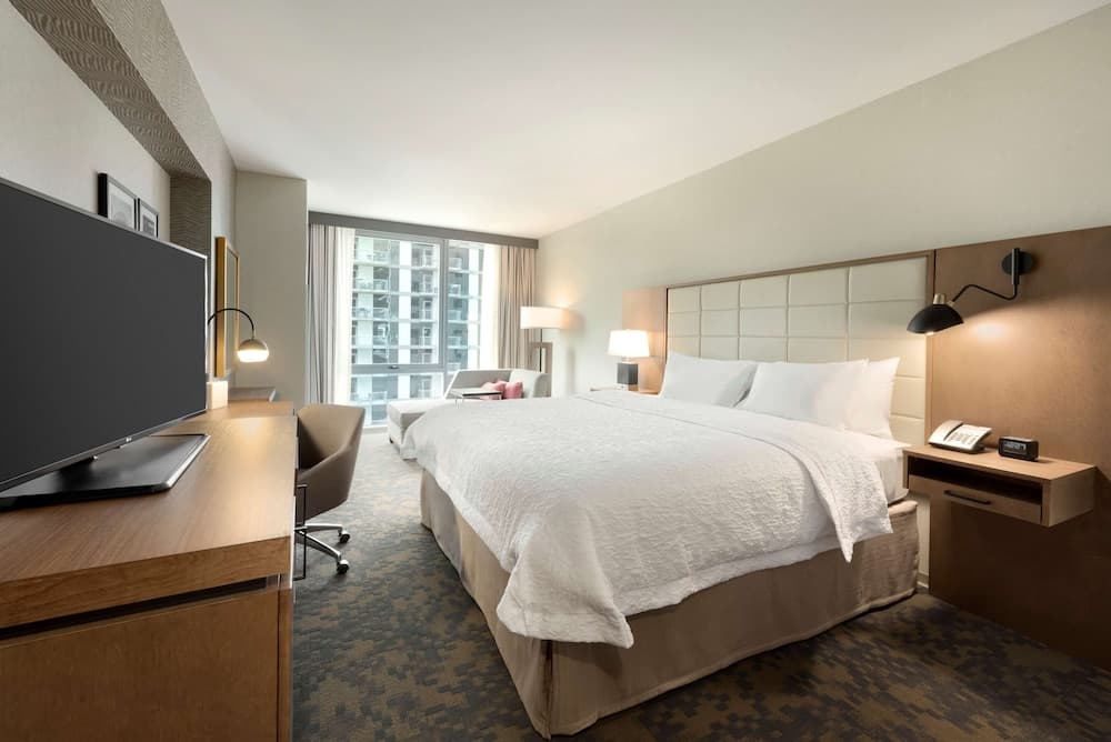 Room, 1 King Bed (Skyline)