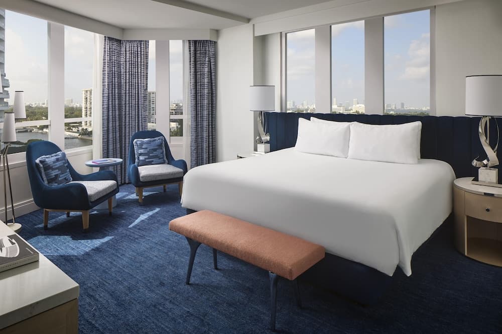 Junior Suite, 1 King Bed with Sofa bed, Bay View
