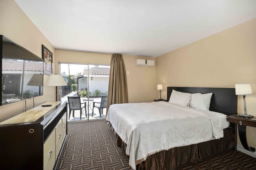 Standard Room, 1 King Bed, Accessible