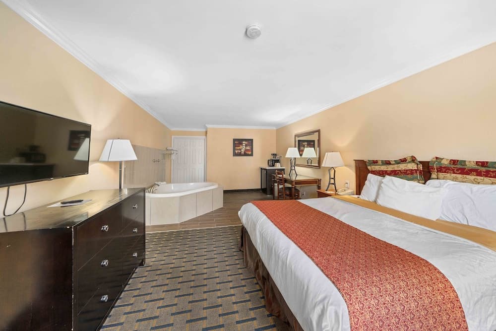 Jacuzzi King Room