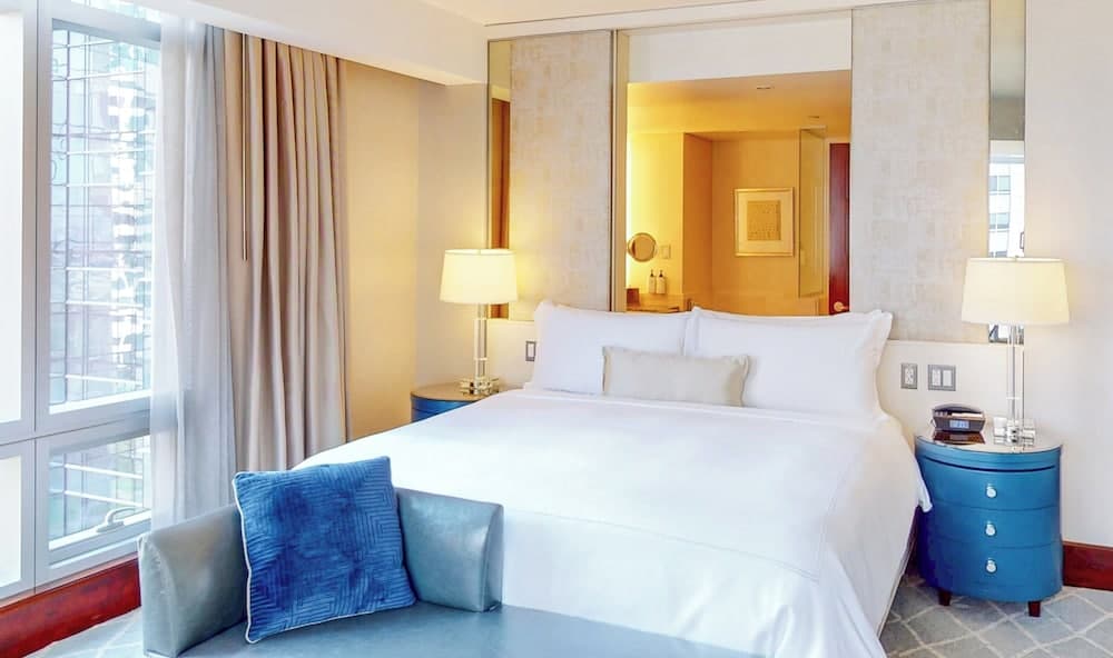 Classic Room, 1 King Bed (Greenway View)
