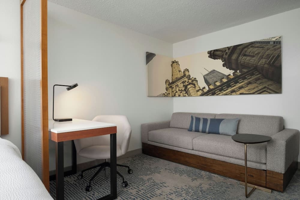 Studio, 1 King Bed with Sofa bed, City View (Mobility/Hearing Accessible, Tub)