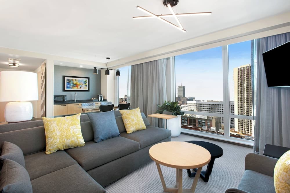 Suite, 1 Bedroom, Hearing Accessible (Roll-in Shower & Accessible Bathtub)