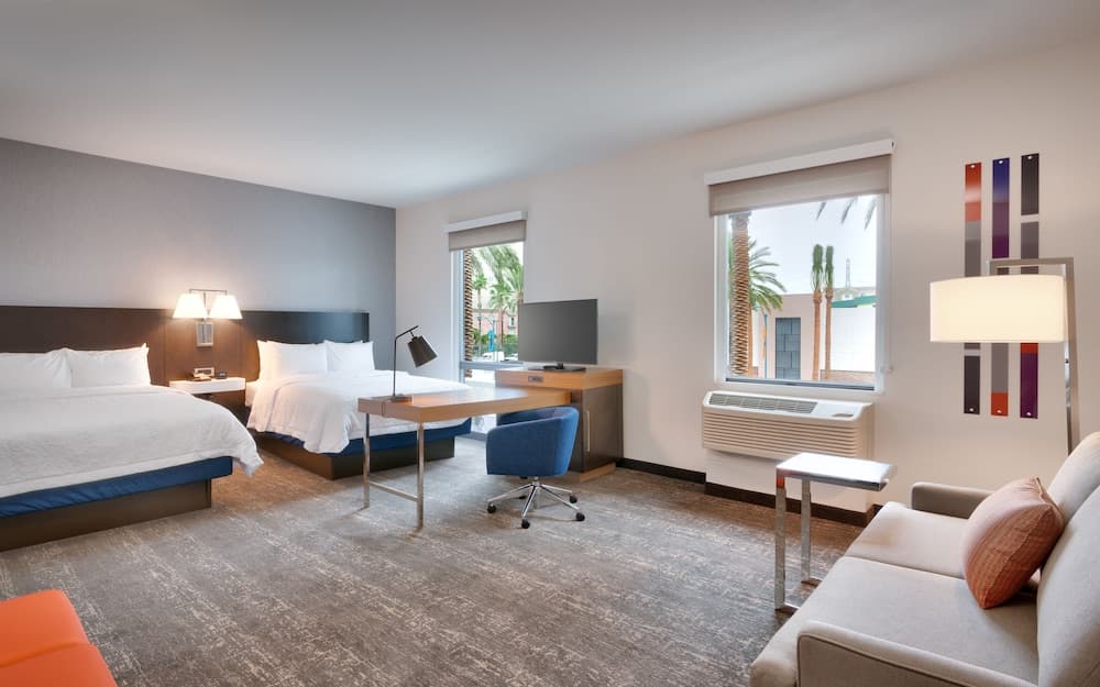 Studio, Refrigerator & Microwave (2 Queenbed & 1 Sofabed, Wet bar)