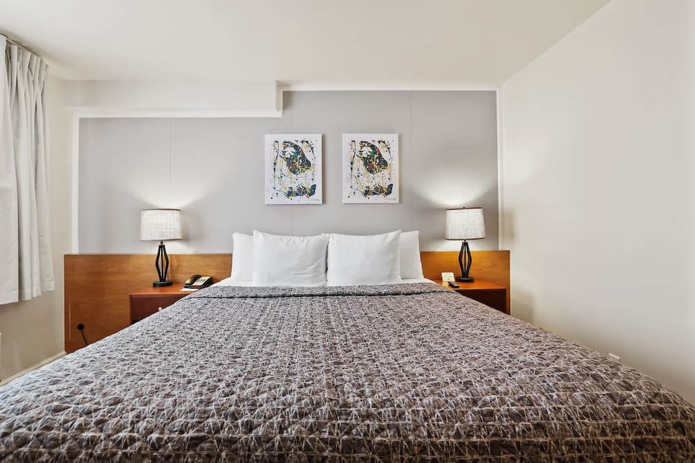 Standard Room, 1 King Bed