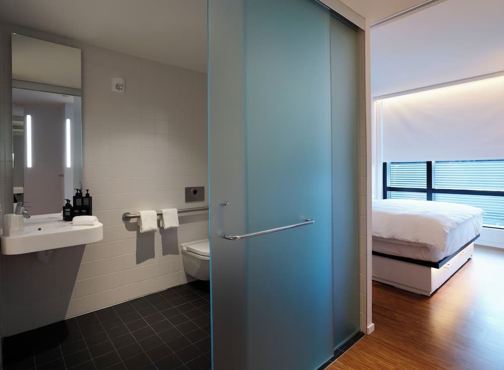 Room, 1 King Bed (Mobility Accessible, Roll-In Shower)