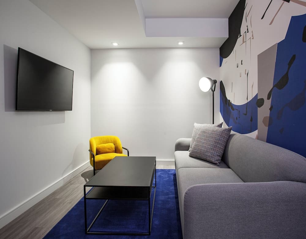 Suite, 1 King Bed with Sofa bed, Accessible (Communications)