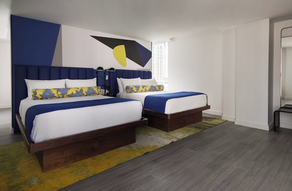 Suite, 1 King Bed, Accessible (Communications)
