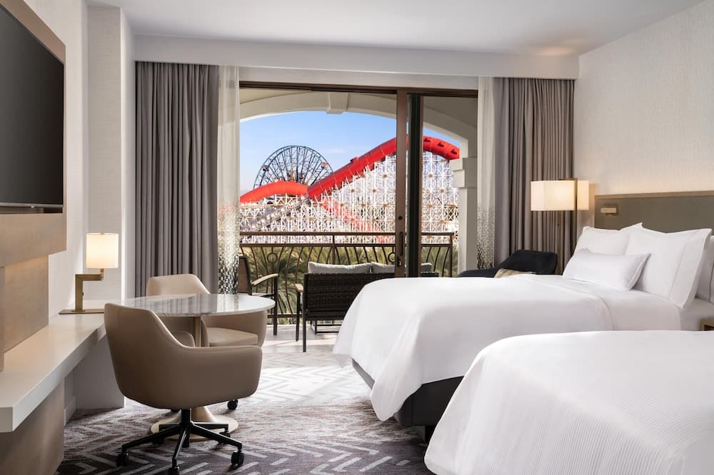 Room, 2 Queen Beds, Theme Park View (Mobility Accessible, Tub)