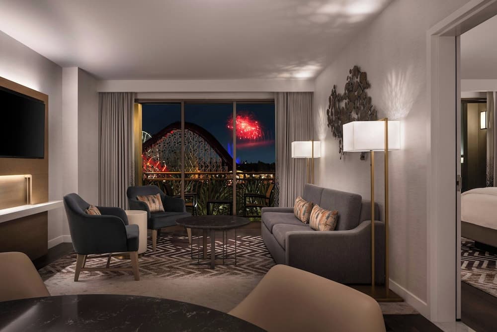 Suite, 1 Bedroom, Balcony, Theme Park View