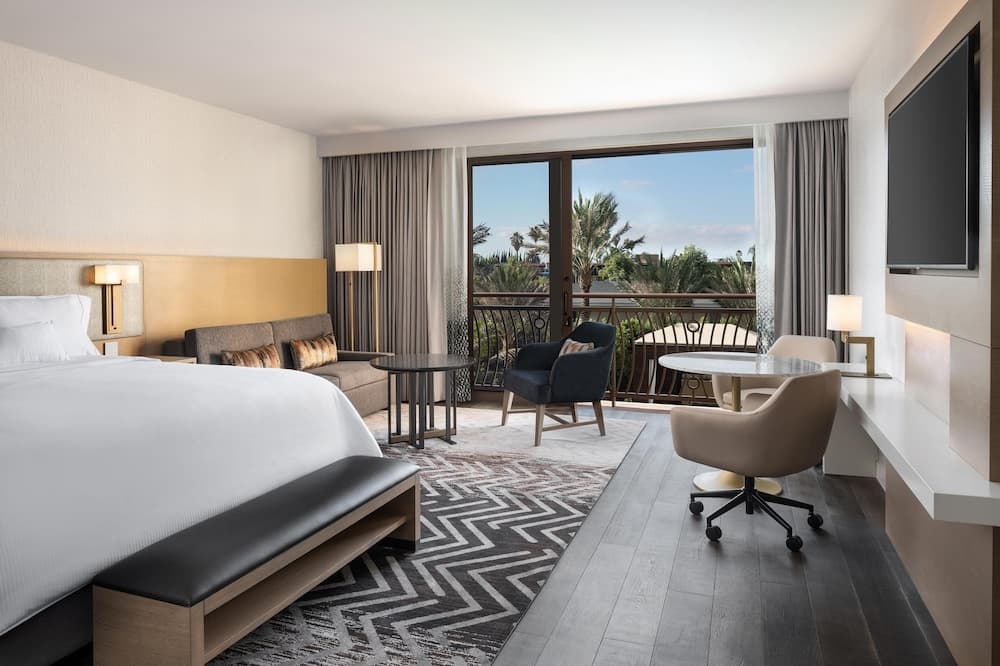 Studio, 1 King Bed with Sofa bed, Resort View